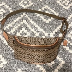 Authentic vintage coach Fanny bag in great condition